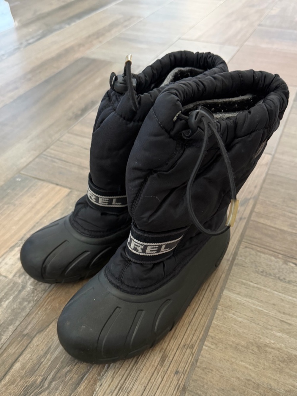 Sorel youth boots size 4 in black